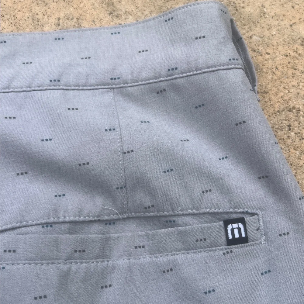 Travis Mathew Grey Geo Print Performance Golf Shorts Men's Size 34